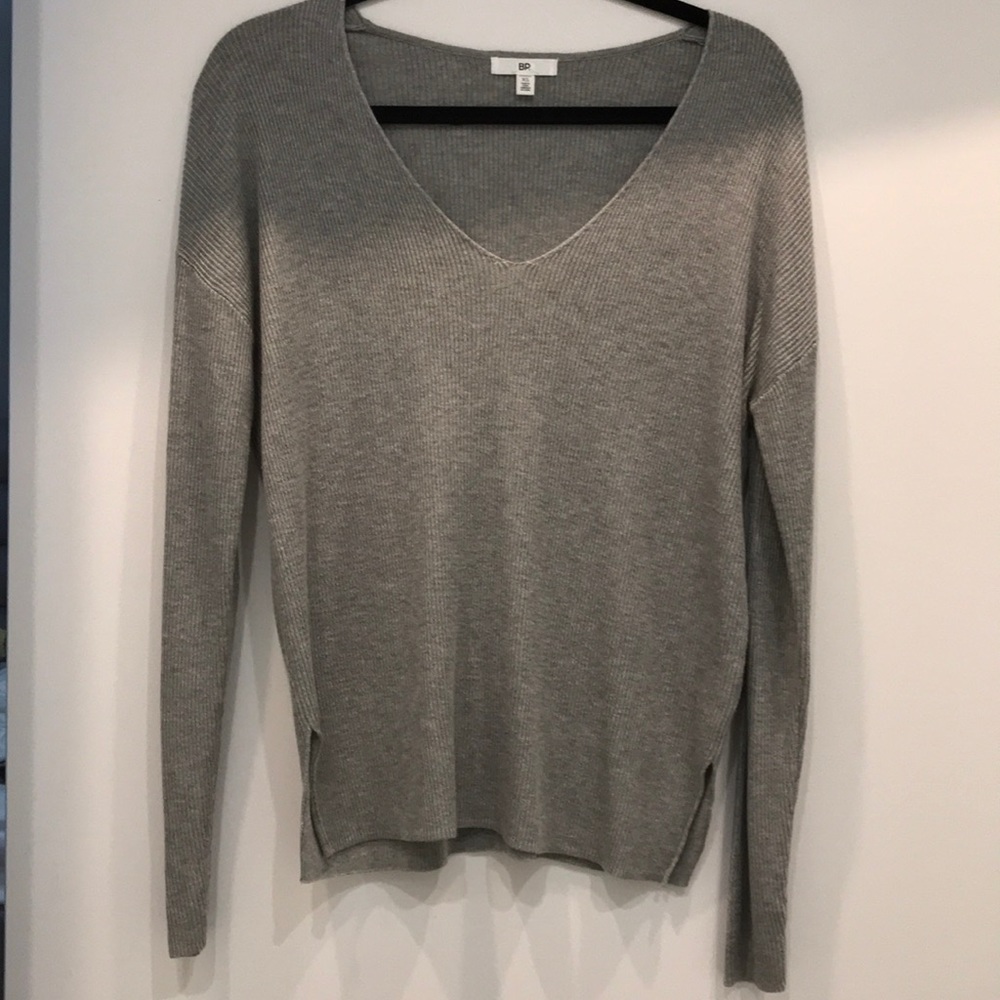 BP-low v-neck ribbed sweater